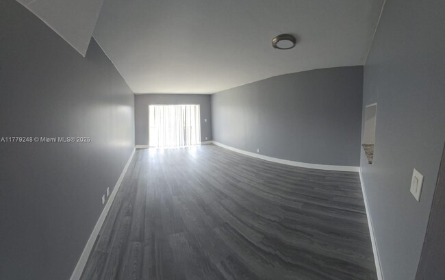 Building Photo - 7960 Colony Cir N