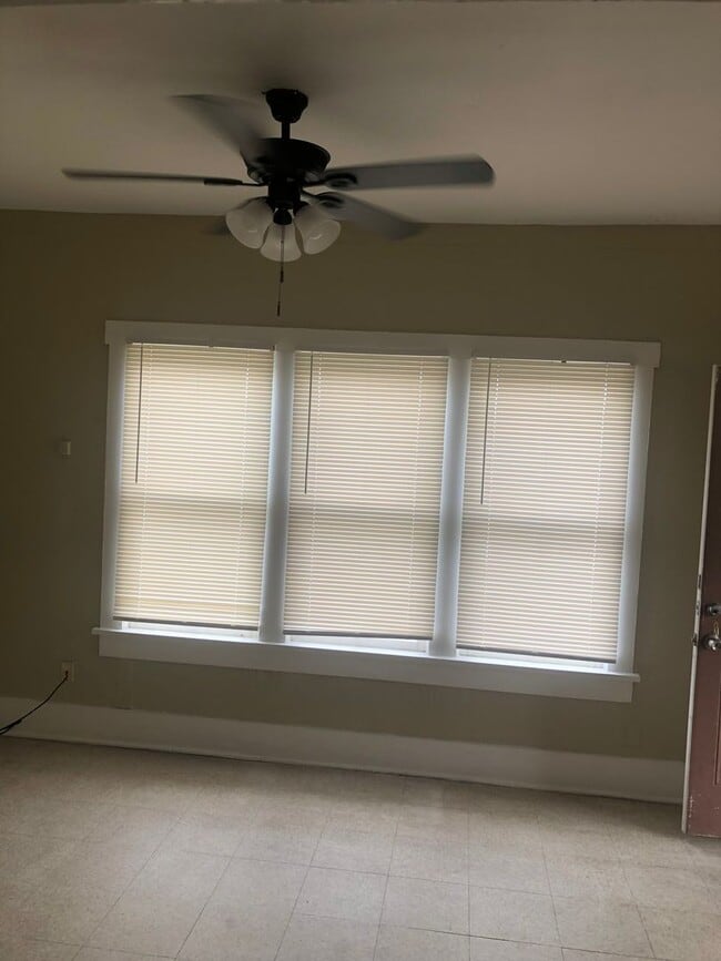 Building Photo - Charming Uptown Duplex in the Heart of Dow...