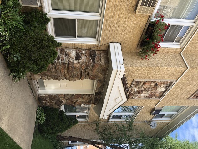 Primary Photo - 8518 W Rascher Ave
