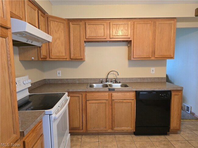 Foto del edificio - 16200 Edgewood Ct