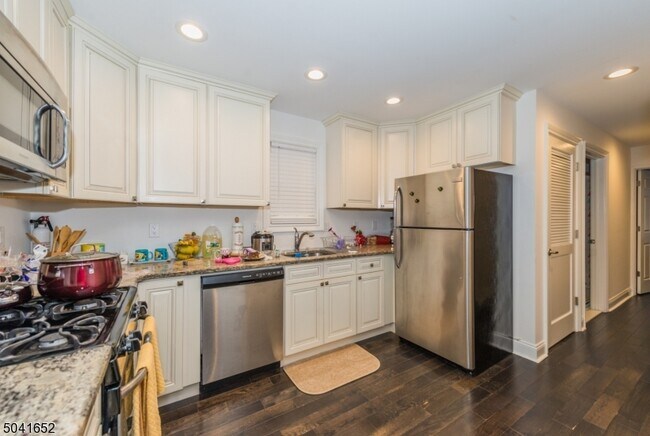 Building Photo - 218 Atlantic St