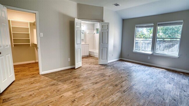 Building Photo - 711 House Creek Dr