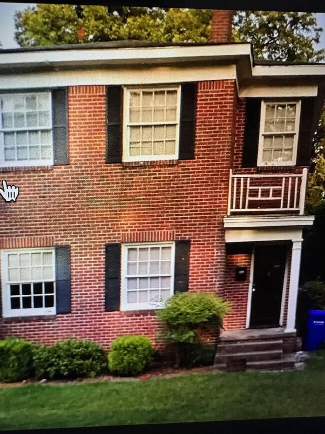 Front - 403 S Library St