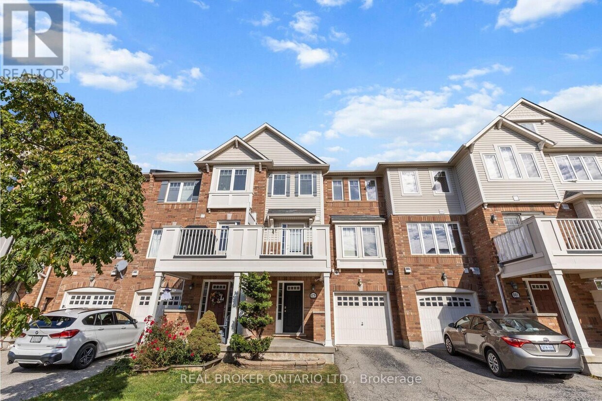 Primary Photo - 879 Willingdon Crescent