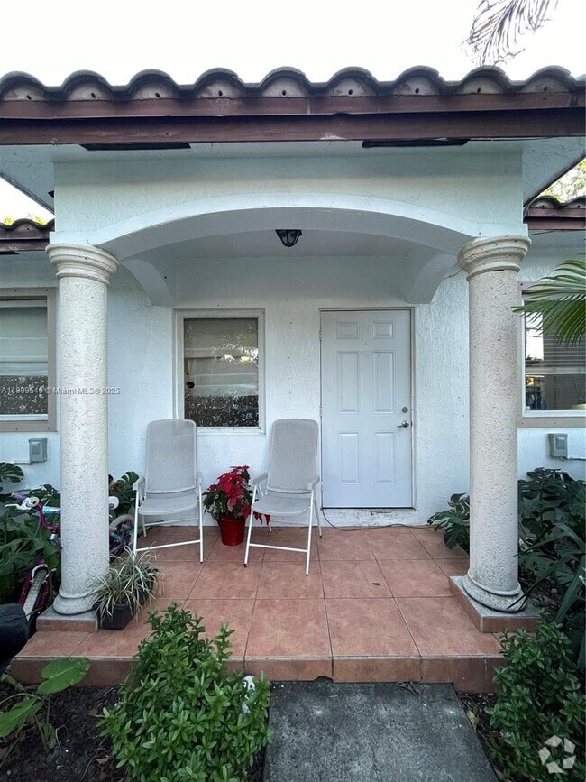 Building Photo - 3800 SW 29th St