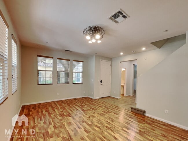 Foto del edificio - 8456 Insignia Ave