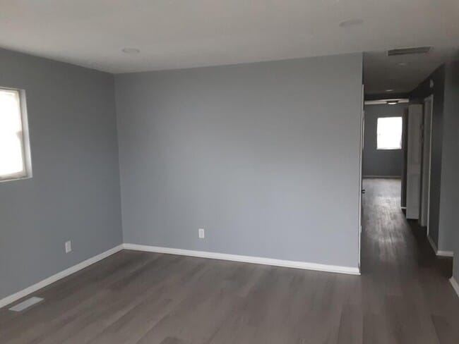 Building Photo - 2947 Lasalle St