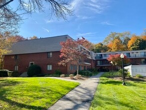 Building Photo - 573 Broad St