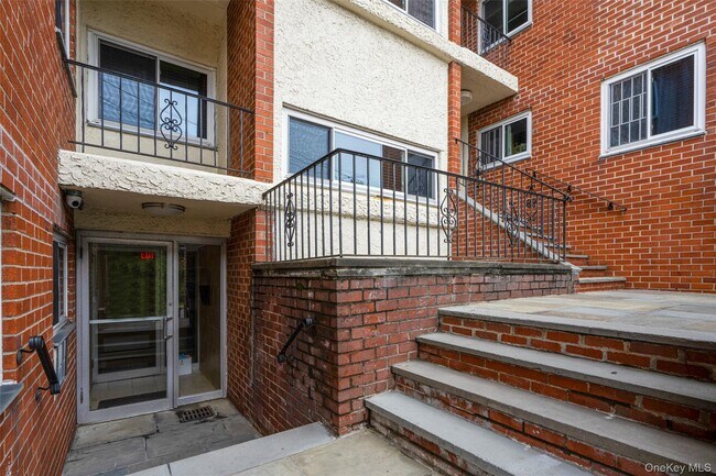 Foto del edificio - 900 Midland Ave