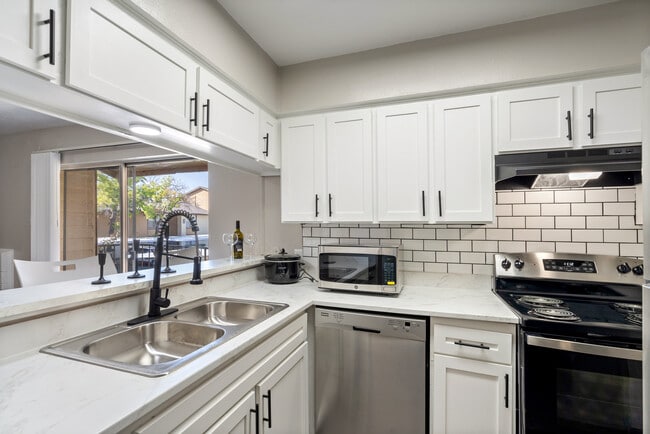 Building Photo - Regal Court Apartments