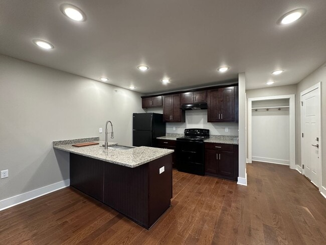 Building Photo - Historic Apartments on Main Street