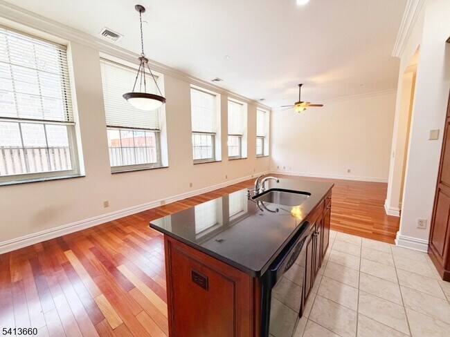 Foto del edificio - 33 Forest Ave