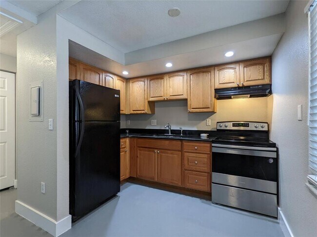 Building Photo - 1090 Cocoanut Ave