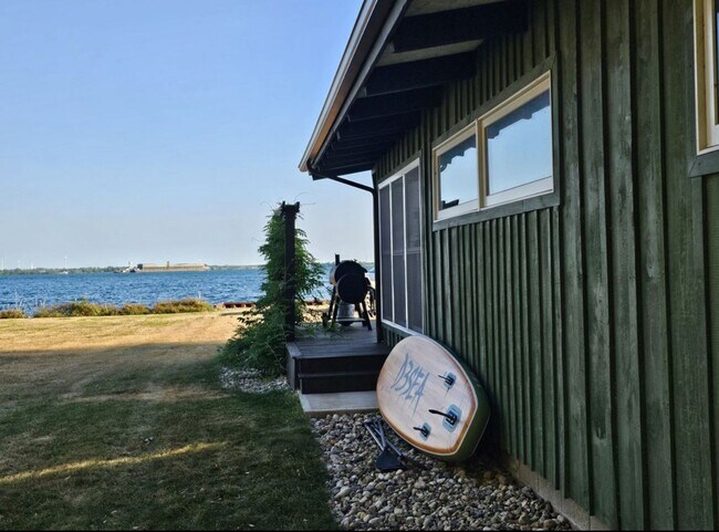 Foto del edificio - Offered for Rent – Available April 1, 2026 St. Lawrence Seaway Luxury Waterfront Home – Cape Vinc...