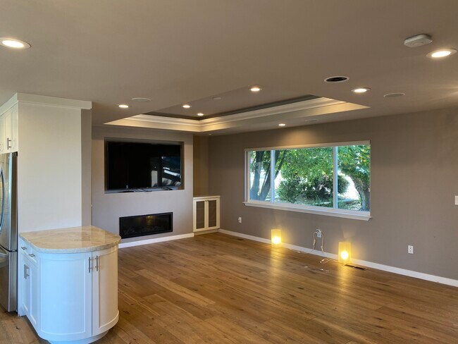Building Photo - 1035 Lassen Dr