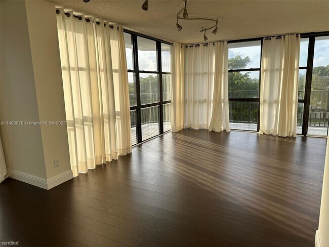 Foto del edificio - 3 br, 2 bath House - 1000 Parkview Dr Apt 531