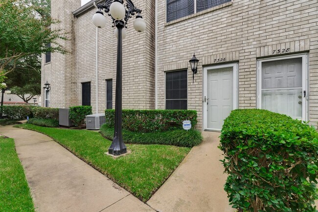 Foto del edificio - 7326 Regency Square Ct