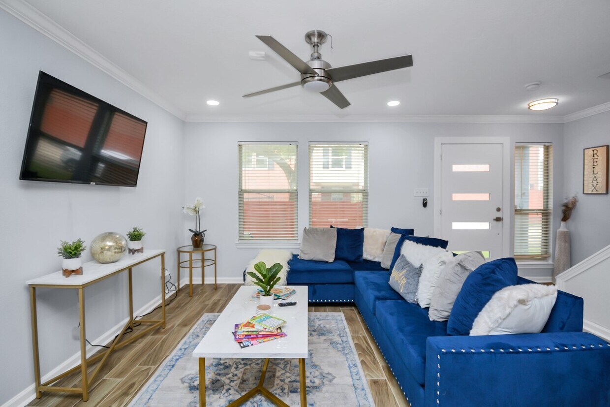 Living Room - 1422 Ruthven St