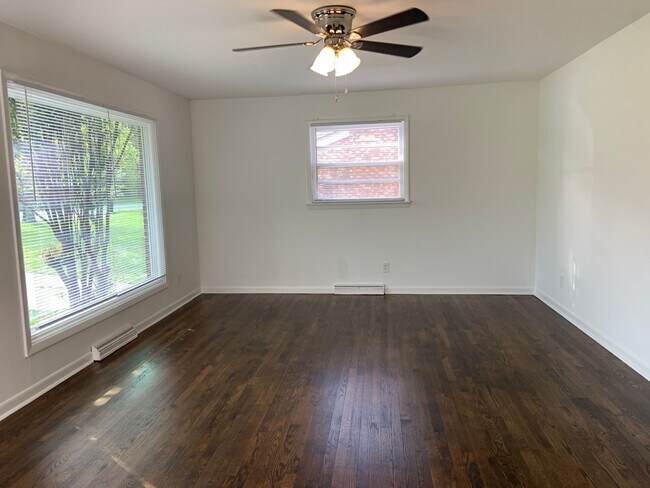 Foto del edificio - Cute 3 BR/ 1 BA Off Gate City Blvd.