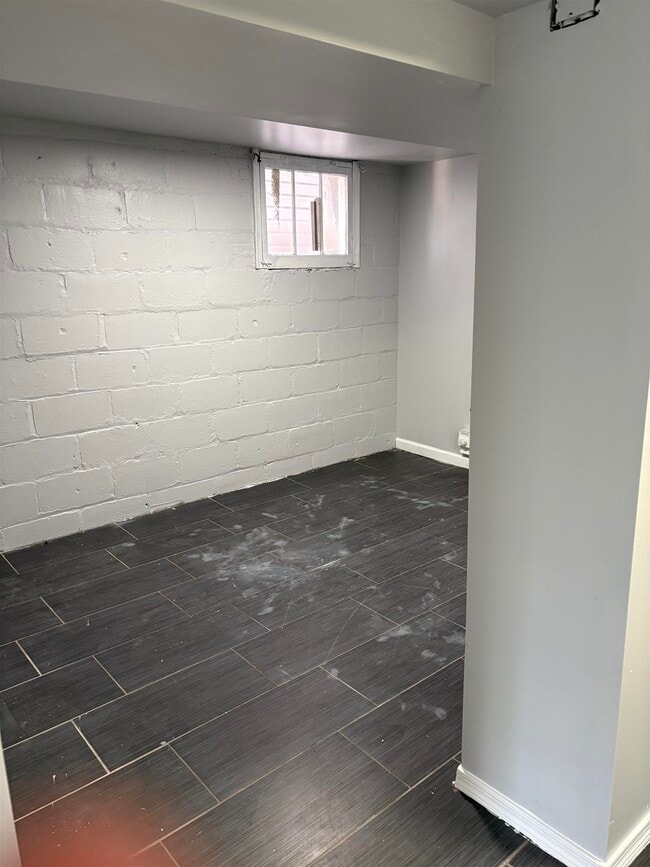 Building Photo - 579 Liberty Ave