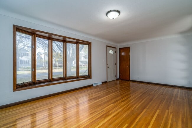 Building Photo - Beautiful Single Family Home