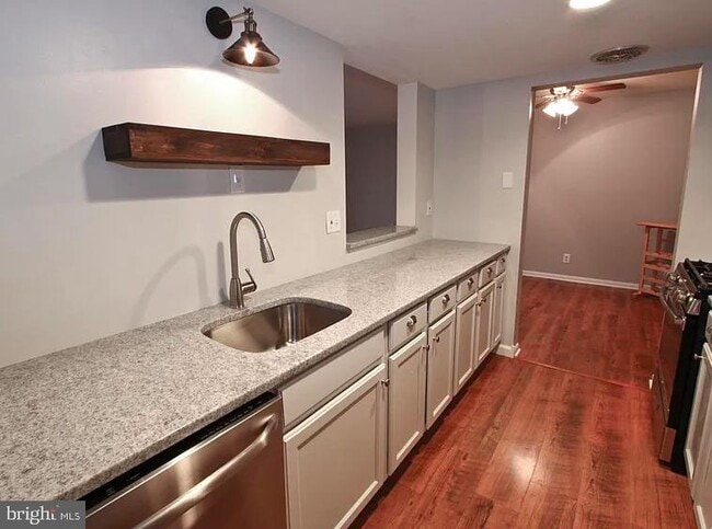 Building Photo - 414 Drummers Ln