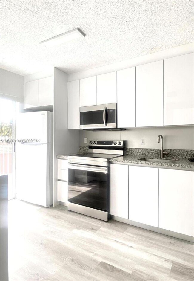 Foto del edificio - 2575 SW 27th Ave