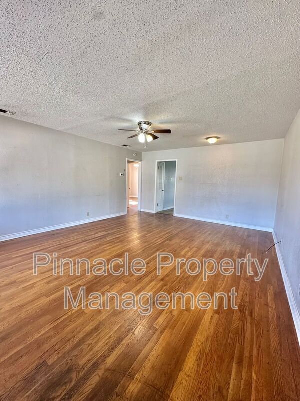 Building Photo - 1521 Kenwood Dr