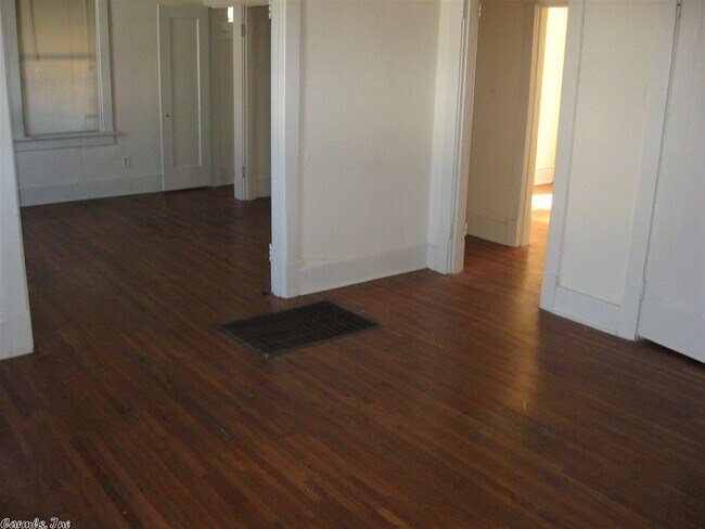 Building Photo - 4507 Woodlawn Dr
