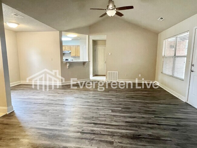 Building Photo - 114 Viola Ct