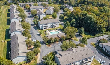 Sharon Pointe Apartment Homes Photo