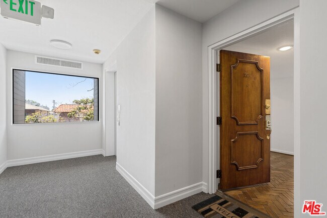 Foto del edificio - 1250 Amherst Ave