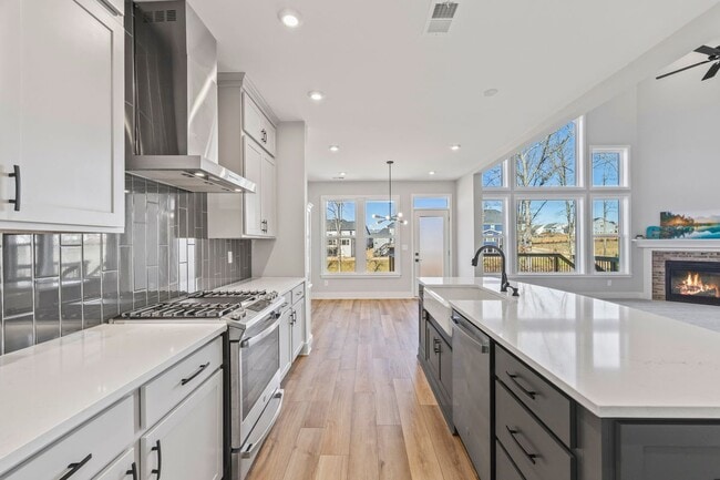 Building Photo - 72 Clear Lk Pkwy