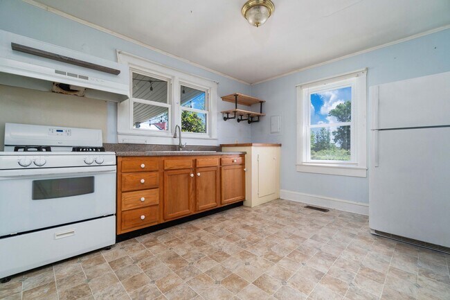 Foto del edificio - Convenient Hwy. 55 Location – Charming 2BR with Large Yard