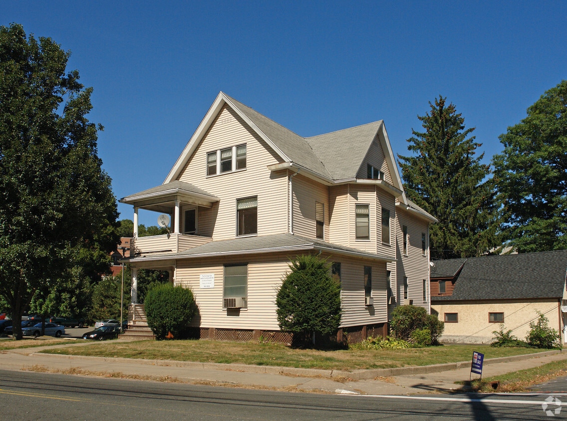 197199 Queen St, Bristol, CT 06010 Apartments in Bristol, CT