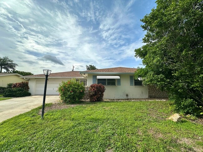 Building Photo - Charming 3 Bed, 2 Bath Pool Home in SE Cap...