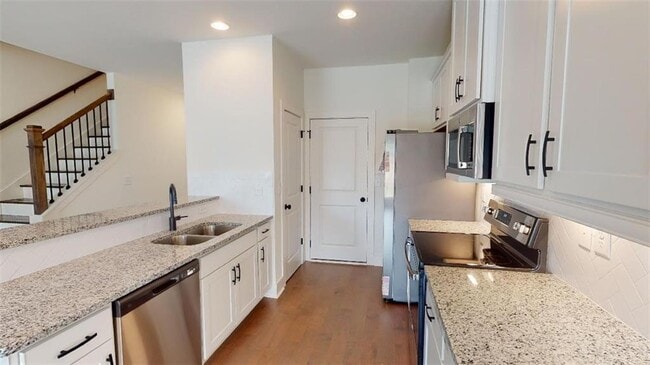 Building Photo - 5873 Greystone Dr