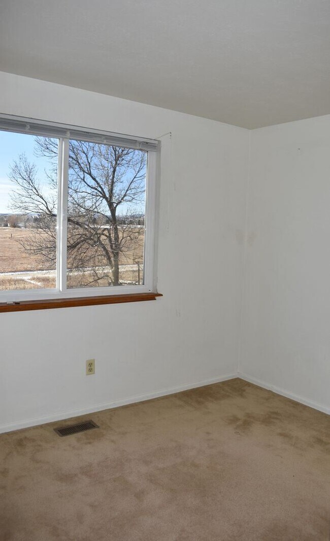 Building Photo - 3 br, 2 bath House - 180 W. Sycamore Ln.
