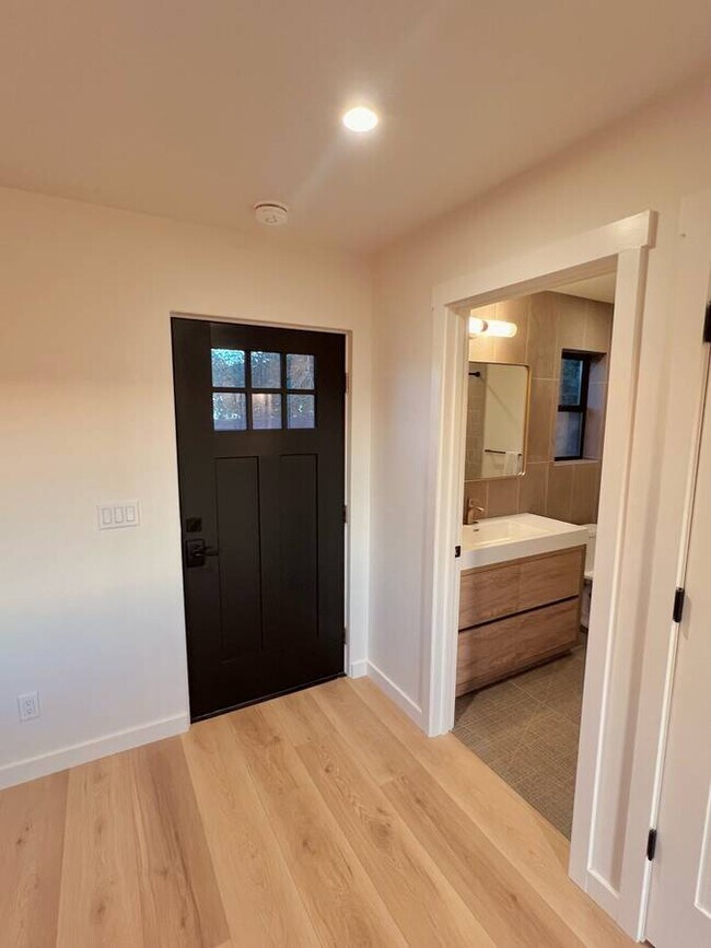 Foto del edificio - 608 Montana Ave