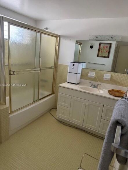 Foto del edificio - 450 Golden Isles Dr