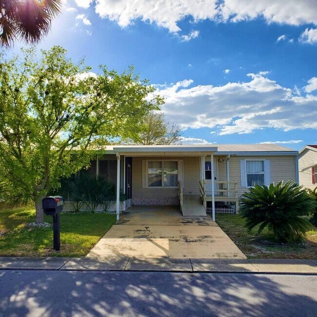 TERRAZA CUBIERTA A LA IZQUIERDA - 15017 Johansson Ave