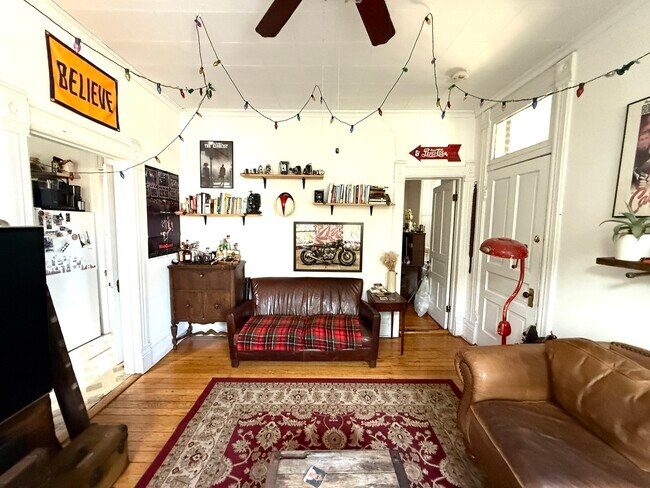 Foto del edificio - 1049 N Marshfield Ave