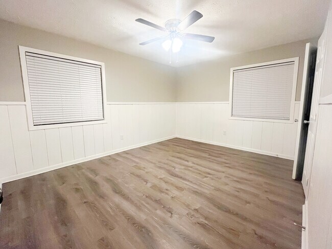 Foto del edificio - 6148 Pineneedle Dr SW