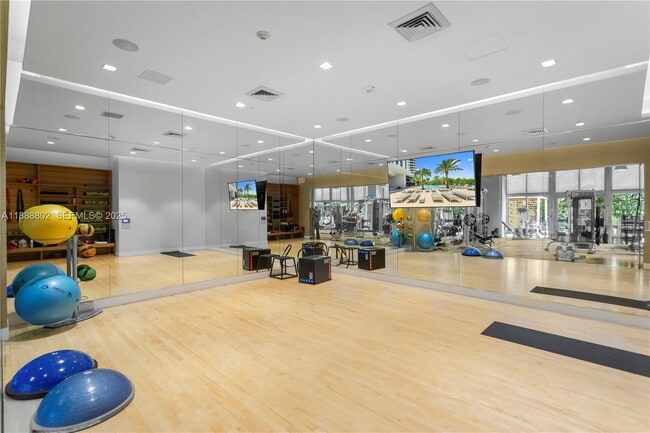 Building Photo - 16385 Biscayne Blvd