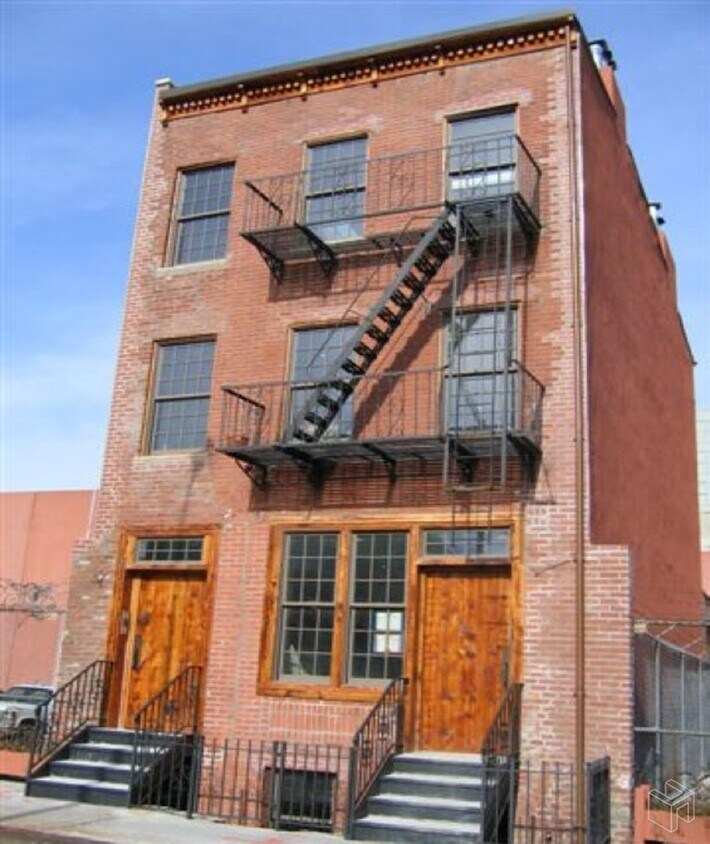 Primary Photo - 301 Water St