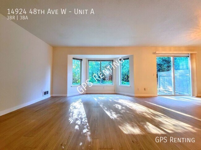 Building Photo - Lynnwood Picnic Point Area 3bd 2.5ba Duple...