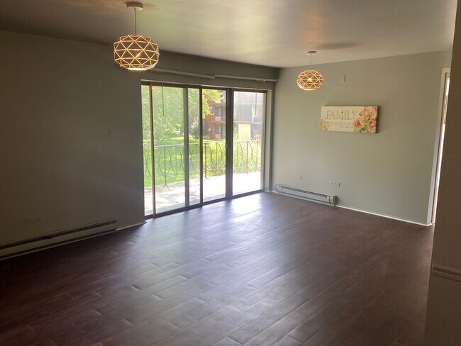 Foto del edificio - 2301 Holiday Ct