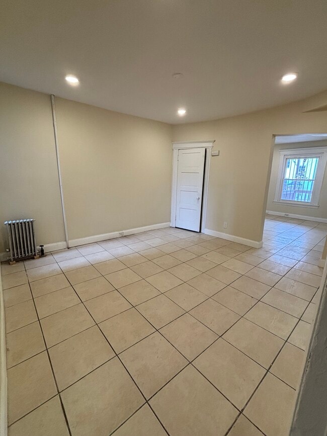 Building Photo - 214 S 11th St