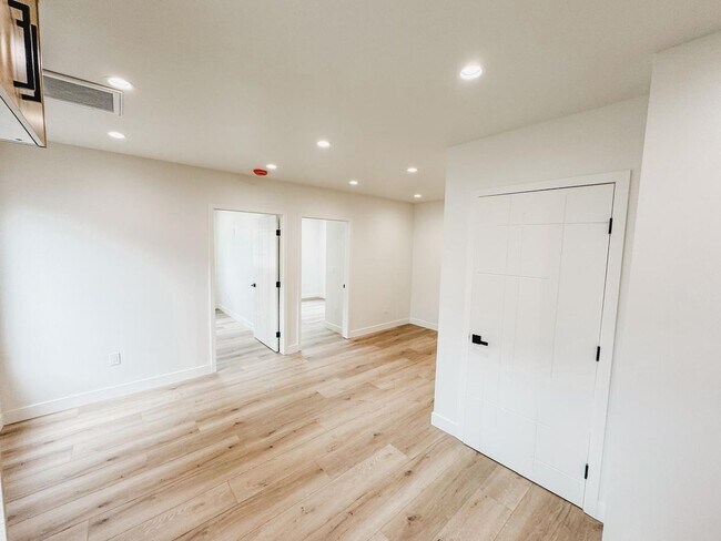 Building Photo - 9637 Corbin Ave