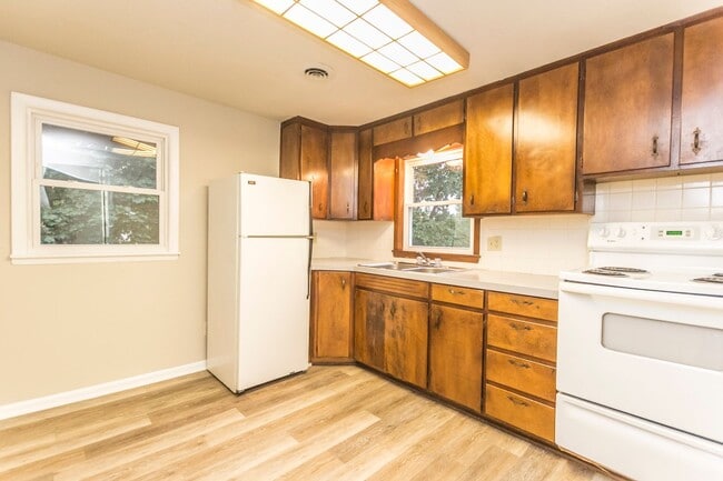 Building Photo - 115 3rd St NW